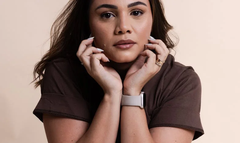 Le parfum du pain chaud et l’amertume des mots tus