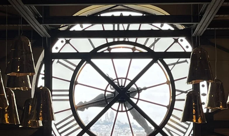 Les Cris Incessants de l’Appartement 3B : Une Rue en État de Siège