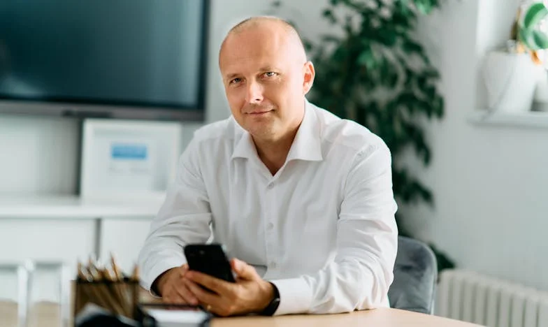 Sous l’ombre de la pause-déjeuner : Le prix amer de la confiance