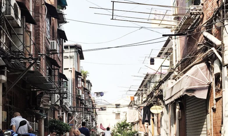 « Vends ta maison pour aider ton frère » : le dilemme de toute une vie