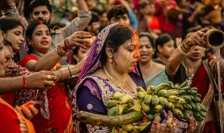 Le parfum du pain chaud et l’amertume des mots tus – L’histoire de Claire dans une cuisine française