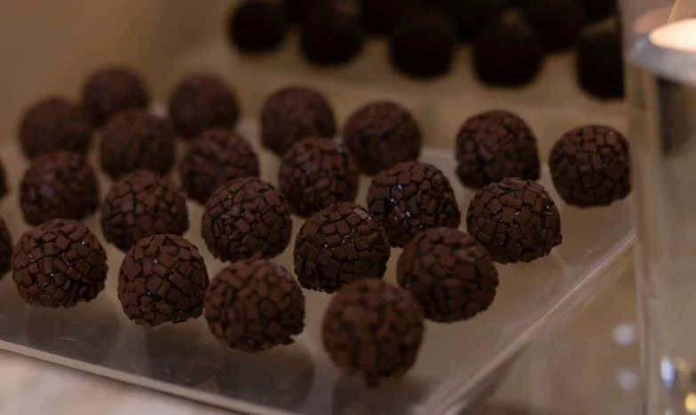 Le poids de la trahison : Quand l'amour blesse et guérit