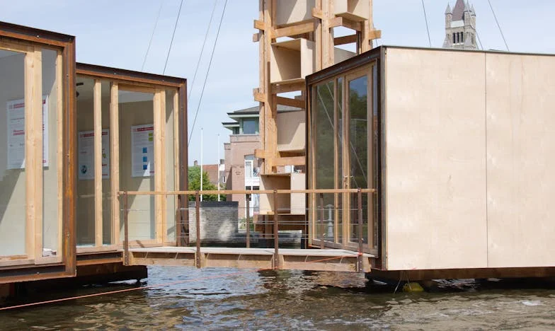 Pas invitée au mariage, mais attendue comme refuge : le double jeu de ma famille