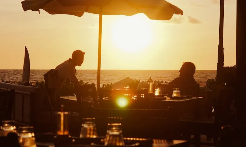 Sous le même toit, mais si loin : le poids du silence familial