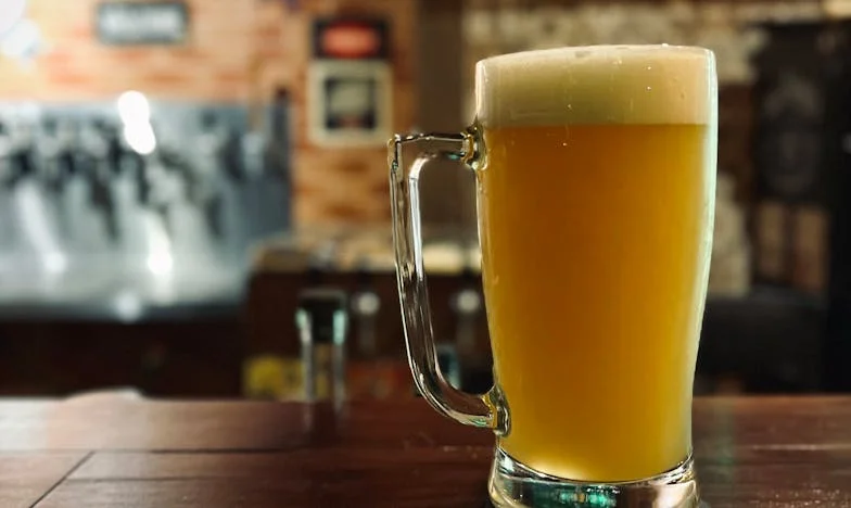 Vivre sous le même toit : le poids d'une belle-mère