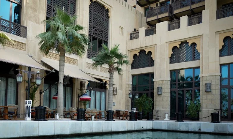 Brisé : Douze Ans de Silence