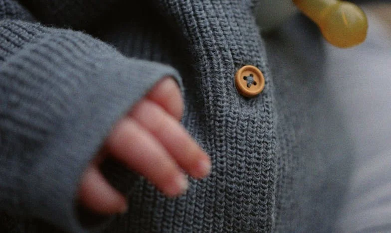 « C’est à cause de toi qu’on n’arrive plus à joindre les deux bouts » — Quand les reproches familiaux brisent tout