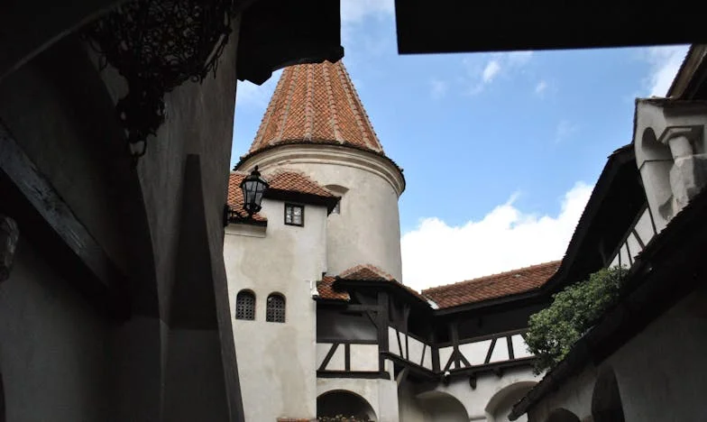 « Prends-la, je m’en fiche. Mais donne-moi l’argent » – Comment ma mère m’a vendue à mon père