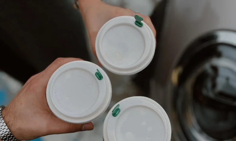 Quand la maison devient étrangère : le silence de mon fils face au chaos