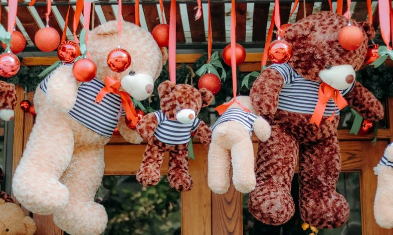 Sous le même toit : Trahison, vol et silence entre nous