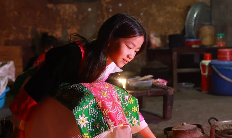 Le poids du silence : Histoire de Claire et Julien dans un village du Sud-Ouest