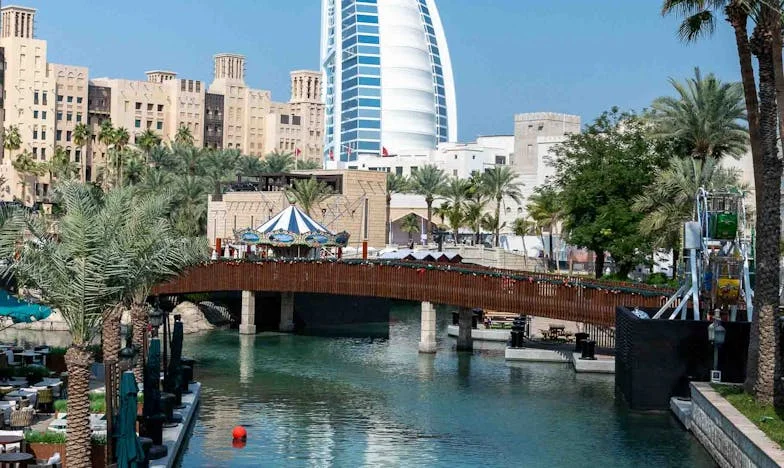 « Maman, tu dormiras dans la cuisine ! » – Histoire d’humiliation et de renaissance d’une mère française