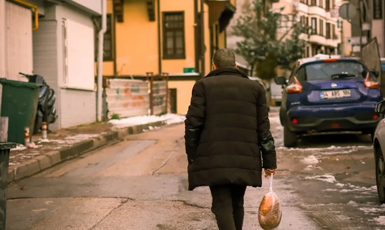 Quand la gentillesse devient un piège : chronique d'une famille brisée par la suspicion