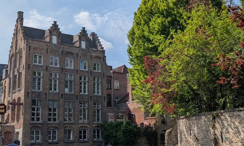 Quand la pluie frappe à la porte : Chronique d'une belle-mère envahissante et d'une femme qui apprend à dire non