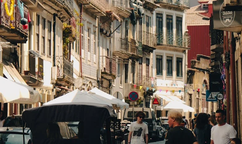 Si Sa Mère Est Si Riche, Pourquoi Ce N'est Pas Elle Qui Paie ?