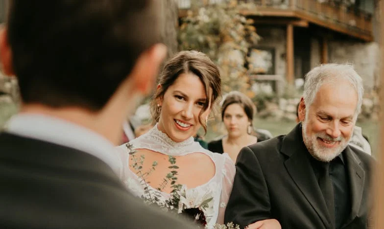 À 60 ans, j'ai cherché mon premier amour : Quand la porte s'est ouverte, une femme qui me ressemblait m'a fait face