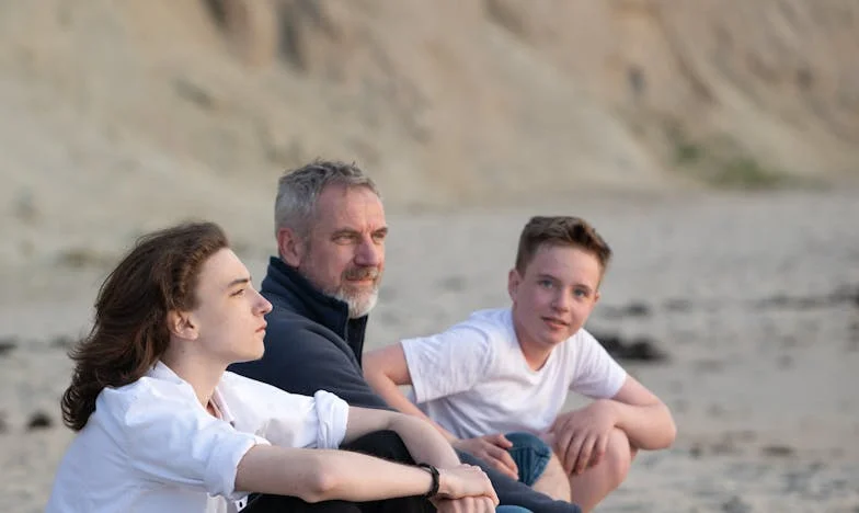 Sous l’horloge de ma belle-mère : Chronique d’une vie minutée