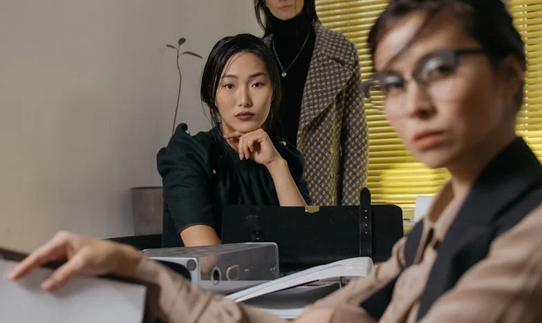 Au bord de la rupture : Quand les liens familiaux étouffent l’amour