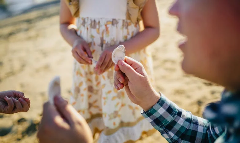 Avant le dîner, il m’a traitée de « grosse truie » — alors, en silence, j’ai fait quelque chose qui a tout changé…