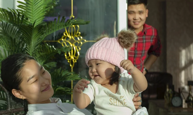 Il disait qu’il restait tard au travail. Mais j’ai trouvé les factures d’hôtel et un bouquet de roses.