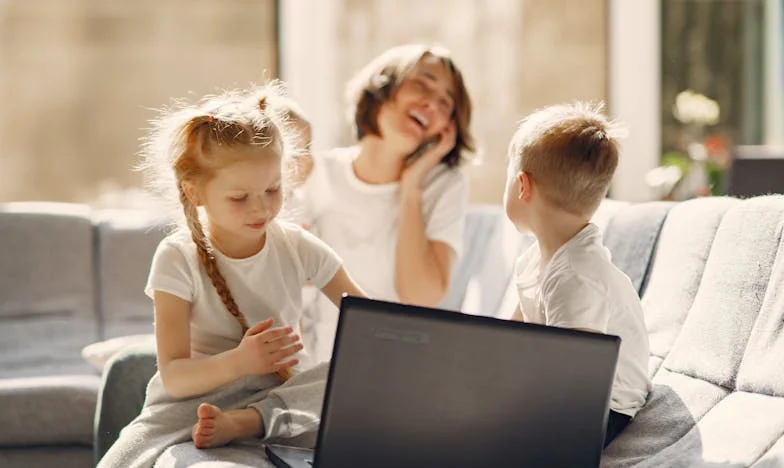 Le Fil Bleu : Histoire d’un amour interdit et de choix irréversibles