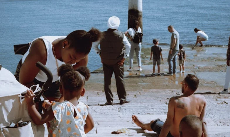 Ma belle-mère préfère ma belle-sœur : suis-je ingrate ou simplement à bout ?