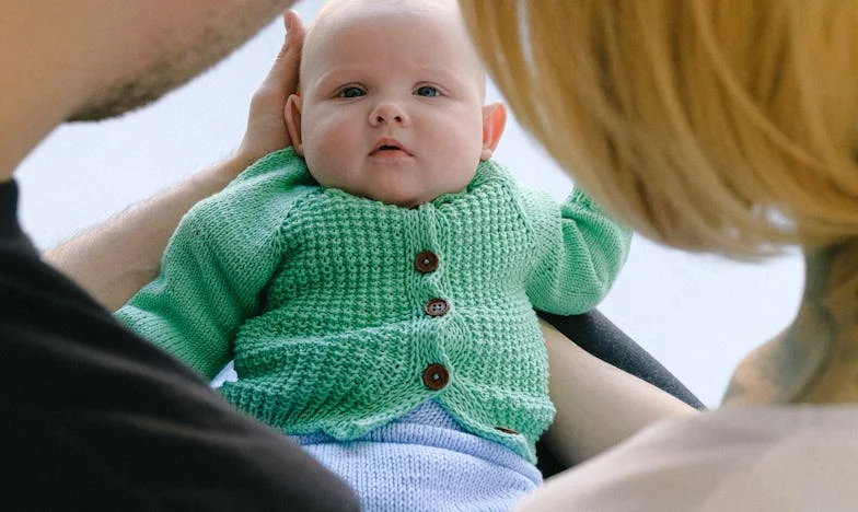 Mon mari a choisi la première classe avec sa mère – Une famille française entre ciel et terre