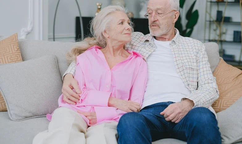 « Ne monte pas dans ma voiture tant que tu es enceinte ! » – Histoire de superstitions, de conflits familiaux et de solitude en France