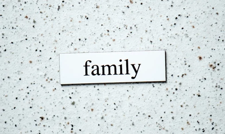 Quand Plus Personne Ne T’Attend : Entre Pardon et Oubli