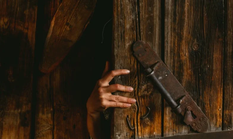 Sous le même toit : Le combat pour Mamie et la vérité