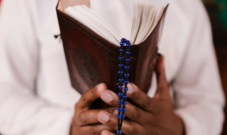 Un jour, mon mari s’est effondré dans le jardin : ma vie a basculé, mais je ne peux pas l’abandonner