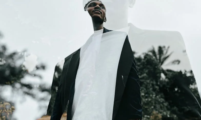 Un saut dans le vide : Quand l’amour virtuel se heurte à la réalité