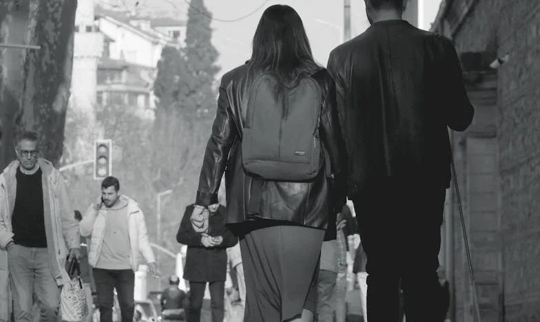 Il m’a promis des miracles, mais il m’a juste invitée à dîner : Comment j’ai tout perdu et me suis retrouvée