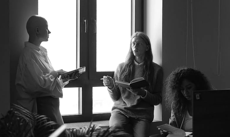 Ombres sur l’échelle : Mon ascension et ma chute dans une grande entreprise française