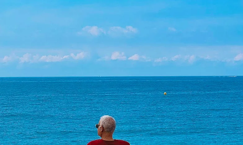 Derrière la Porte : Le Cri d’une Mère Oubliée