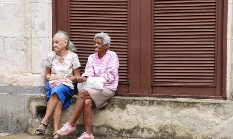 « Ne croise pas les jambes… pas ici. » — Le secret de Claire, entre pudeur, pouvoir et trahison