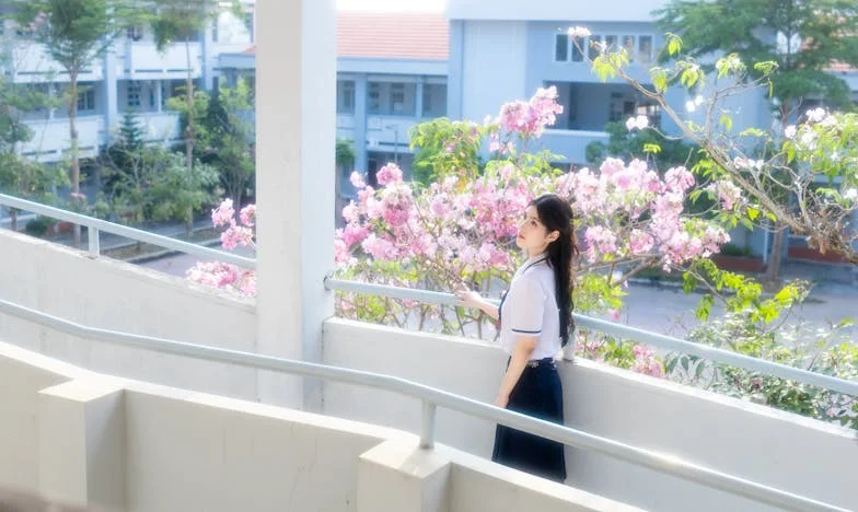 El Cumpleaños Inesperado: Una Sorpresa en Casa Ajena