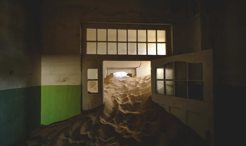 Entre Dos Mundos: El Precio de una Decisión