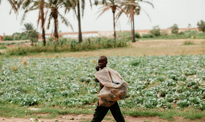 Entre el deber y el deseo: La historia de Lucía y su madre