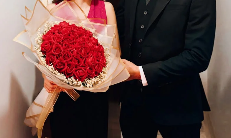 Entre la espada y la pared: Cuando tu suegra se instala en tu vida