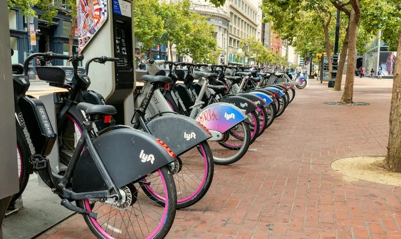 Flores en la puerta: el precio de la amabilidad