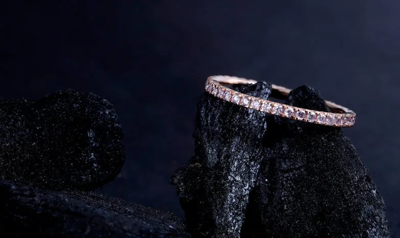 Ecos en la Casa Grande: La Soledad de los Padres Olvidados