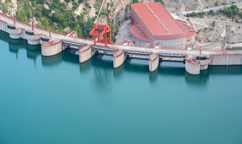 El cumpleaños que rompió el silencio: Cuando me enfrenté a la familia de mi marido