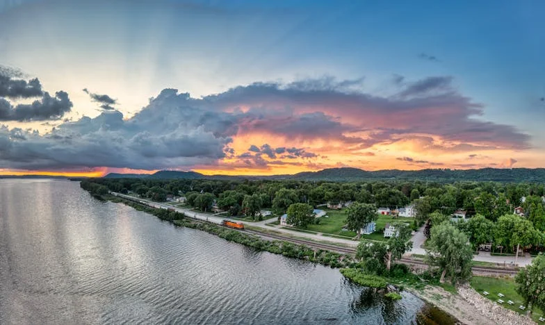 El último tren a Madrid: Un viaje, una vida, un secreto