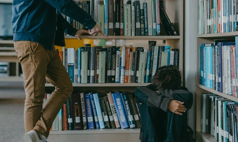 Entre las paredes de mi propia casa: el precio de la ayuda