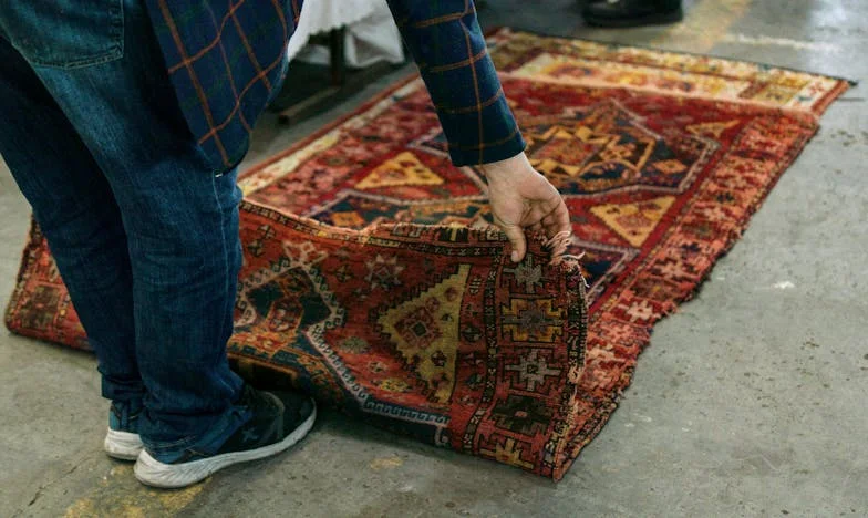 Herencia bajo la lluvia: El peso de cuidar a la abuela