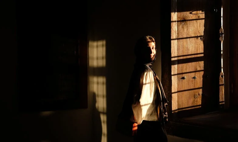 Cuando el Orgullo Rompe el Silencio: Una Familia Madrileña Frente a la Crisis