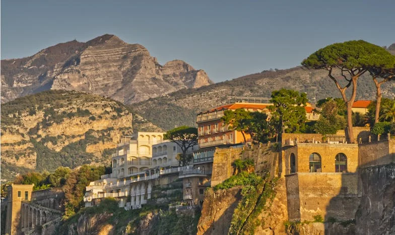 Entre el amor y el orgullo: Confesiones de una suegra madrileña