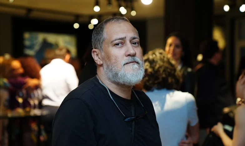 Entre la deuda y el silencio: La historia de Vicente y Nora