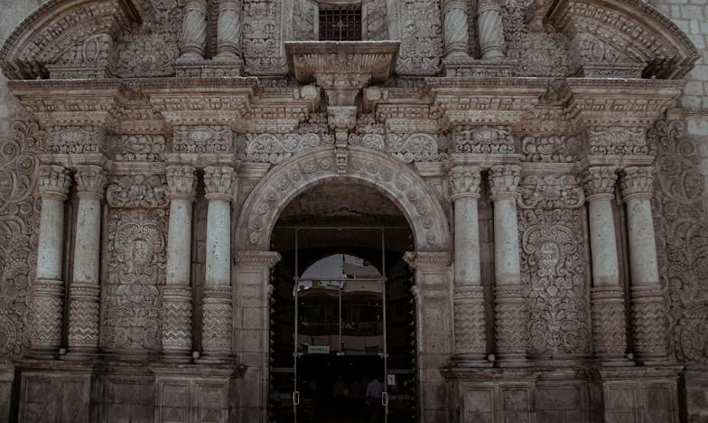 Entre Sueños y Expectativas: La Historia de Elena y la Tecnología